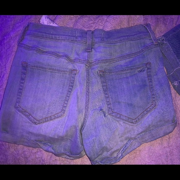 Hollister ripped jean shorts - Picture 2 of 3
